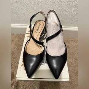 “New” Life Stride Black Pointed Toe Heels size5.5